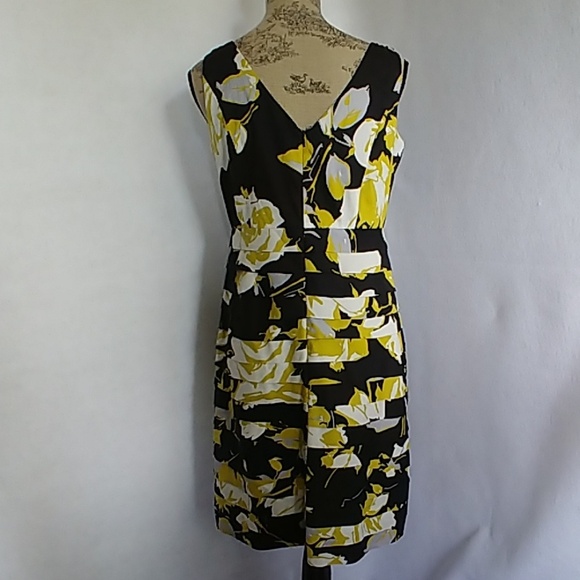 JS Collections Women's Floral Dress - Picture 4 of 6